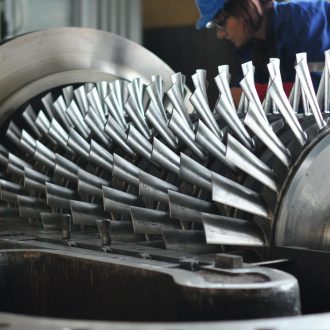 MANUFACTURING OF AN AXIAL COMPRESSOR ROTOR